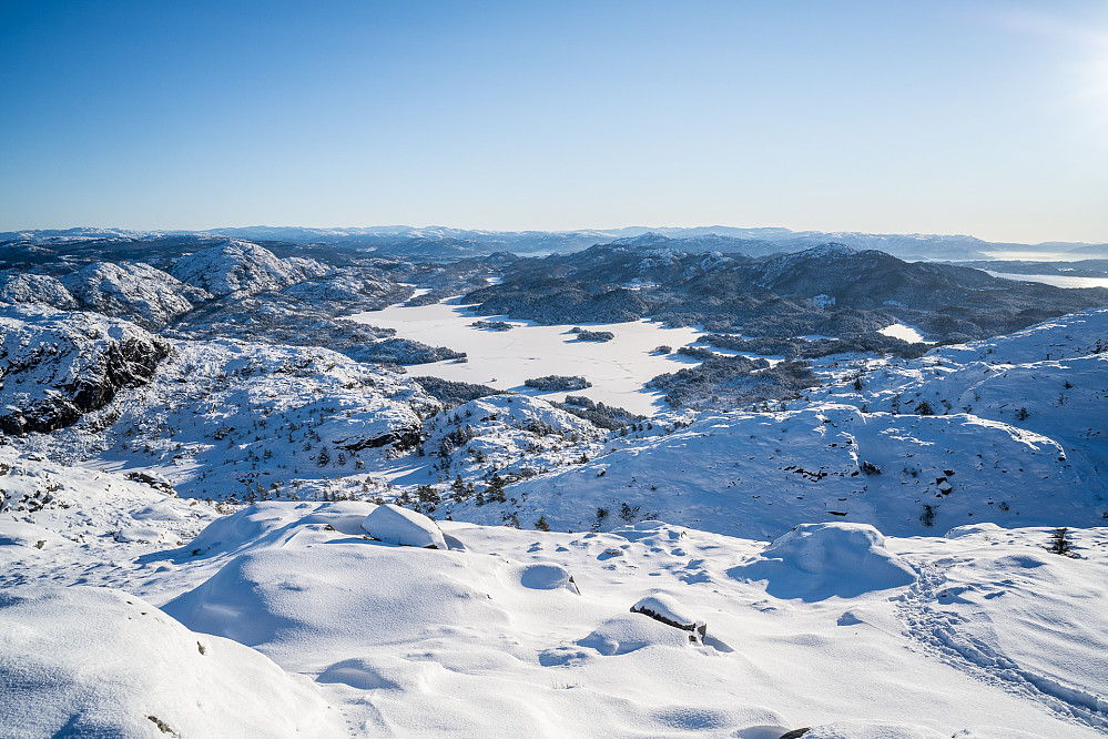 Utsikt fra Eldsfjellet mot Storavatnet.