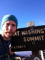 Mt. Washington. Denne karen gjer ikkje same feilen som Ueli Steck på Annapurna og rotar vekk kameraet sitt.