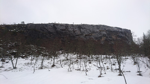 Når denne 15 meter høge veggen ikkje er ein foss, slik som i dag, har den potensiale for nokre skikkelige kremruter. Sjekk dei diedera då!