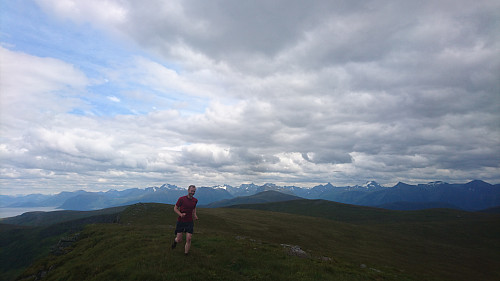 Her tok eg sånn selfie in action. Skummamjelk-farga bein blir snart høgste mote! Kanskje. Bakgrunnen er fin!