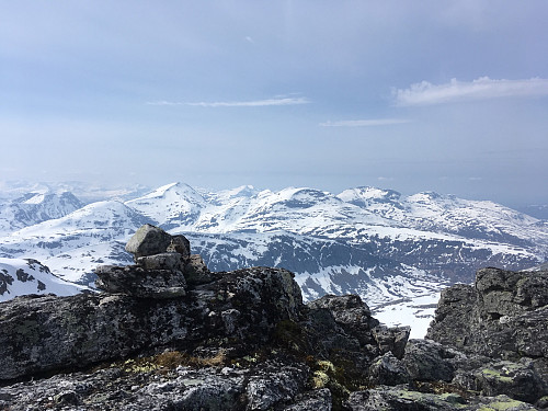 Frå Litjsnota mot diverse godbitar vestover: Rognnebba, Sula-toppane?, Fruhøtta, Blånebba og Fauskånebba