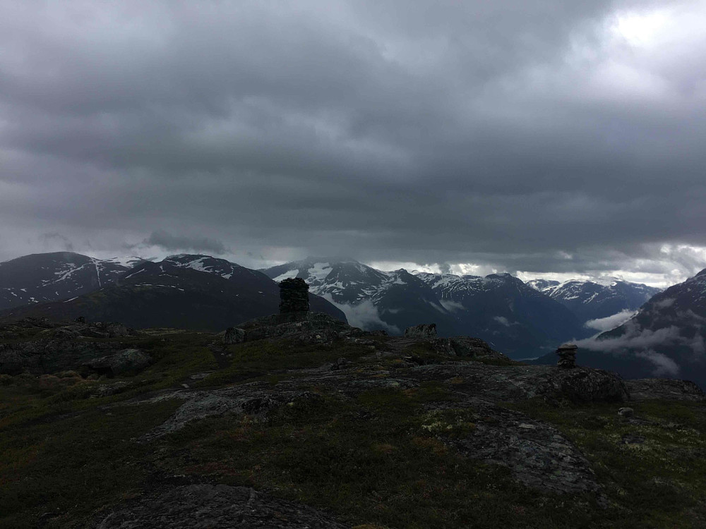 Frå Århheimsfjellet mot Skåla før det tetna til