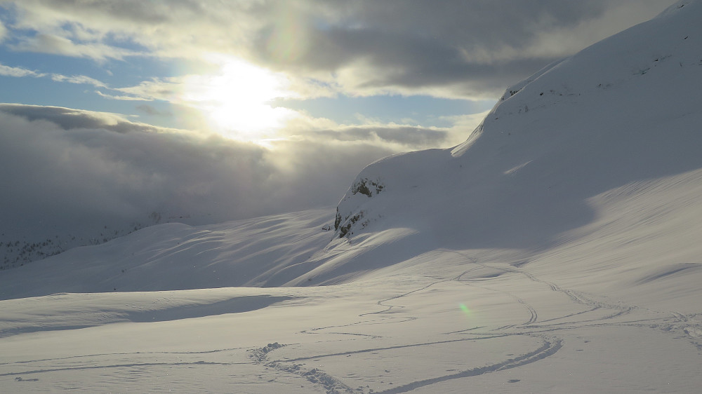 Mange som nyt dei gode skiforholda til Blånipa
