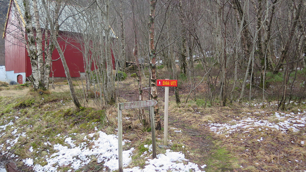 Godt merka og skilta frå  Blø i Leirvika mot Bløkallen 522 moh