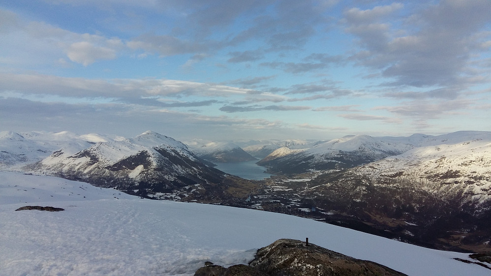 Frå Eikåsnipa med Jølstravatnet, Jostedalsbreen og kremtoppane ;) 