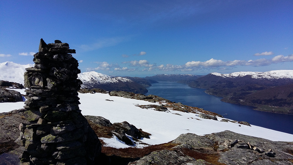Nydeleg utsikt utover Nordfjorden
