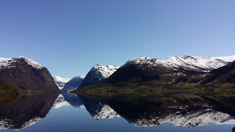 På veg heim frå Sogn, tilbake til Jølster og vakre Kjøsnesfjorden