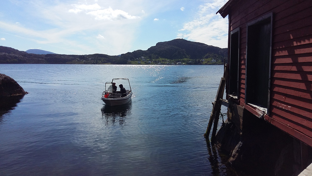 I Mattevika og Hersvikbygda i bakgrunn
