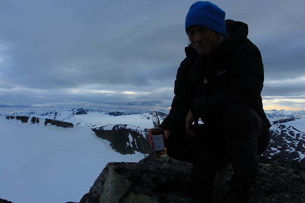 Obligatorisk topp-dram (Geir Arne sin Whisky) med telefonstolpesmak og lukt...Seigmenn er undervurdert..;) Foto Geir Arne