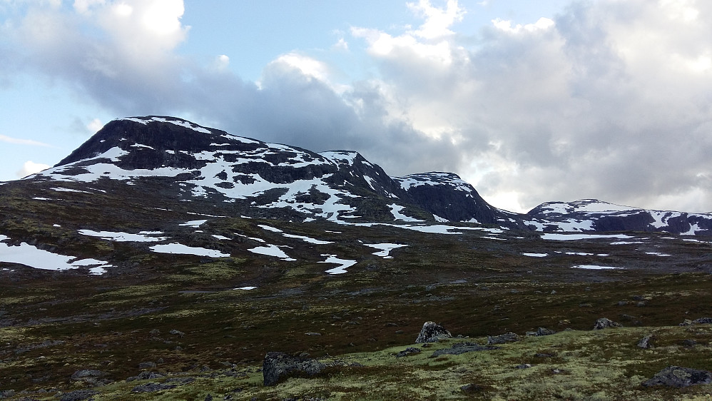 Frå Kovåhøa 1309 moh mot Hattan. Fint å gå ryggen og opp skaret