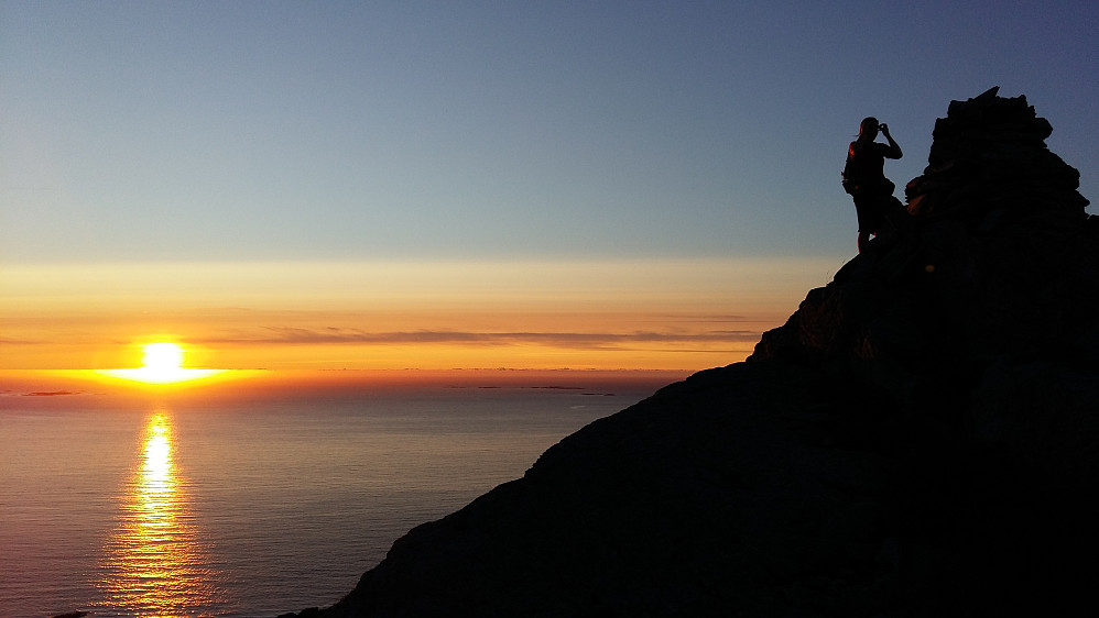 Siste topp for dagen vart Storenipa 192 moh i tidenes solnedgang