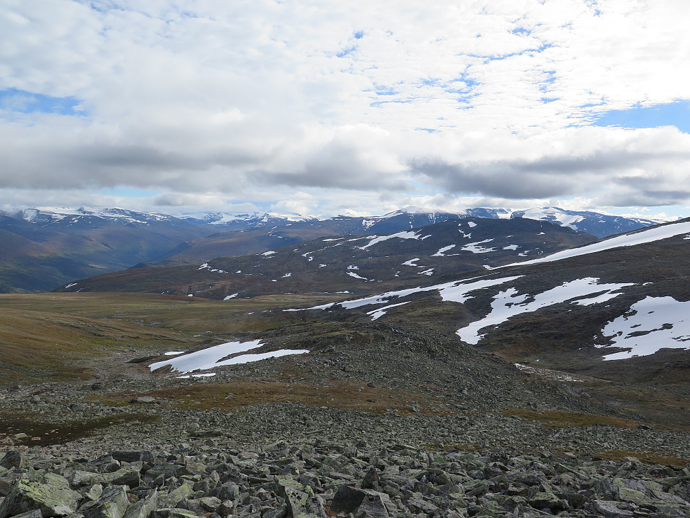Ned frå Lendefjellet 1973 moh og mot neste mål Storhøi 1780 moh