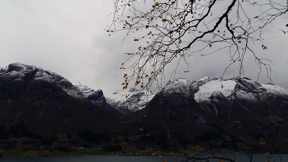 Frå Glomnes i Oppstryn