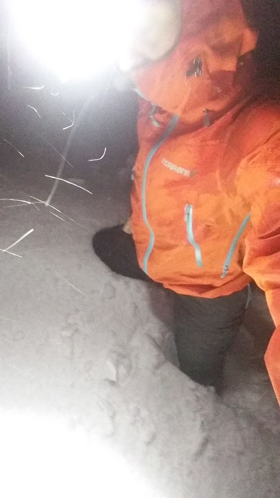 Snart på tide å innsjå at det kanskje hadde vore enklare med ski på beina...sjølv om det er ganske så fint å ta seg ekstra ut i det kvite gullet!