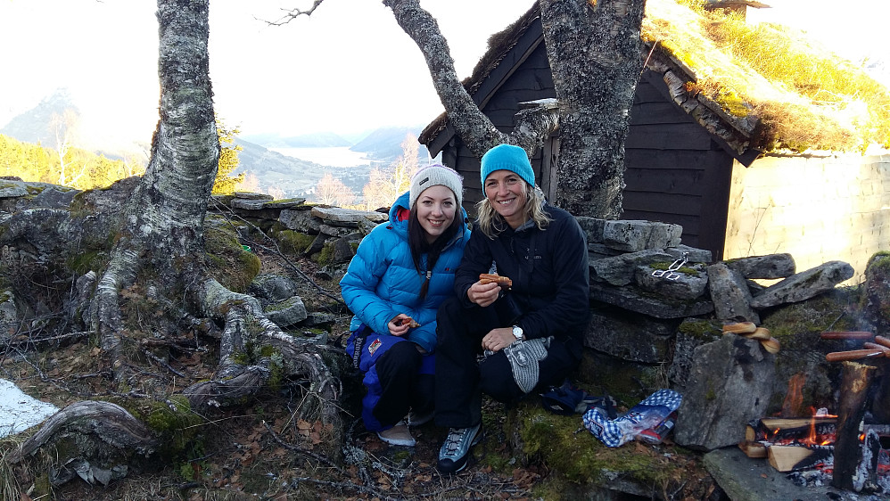 Grillkos på støylen ilag med Miriam