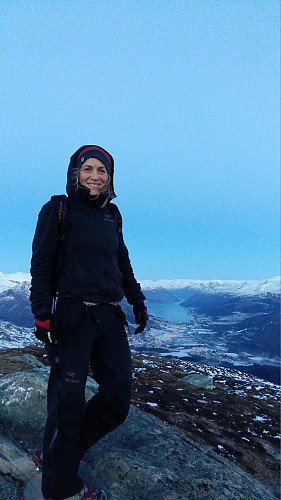 Fine dagar til fots med brodder i påvente av snø!