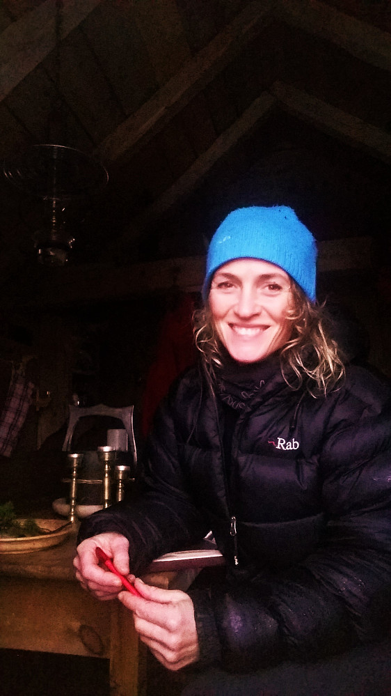Koseleg er det på Støylen i ruskeveret! Stormen "Tor" er så vidt begynt å bevege seg forbi....
