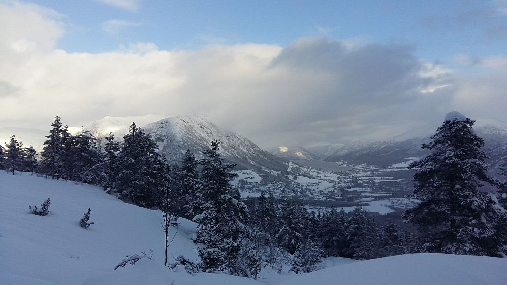 Tur mellom snøbygene....Tindefjellet og Vassenden