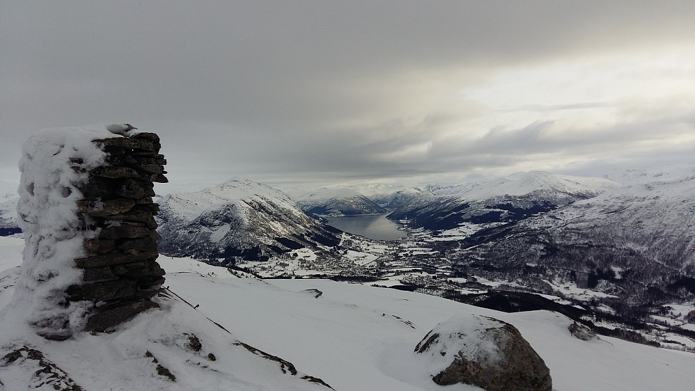 Mot fjellheimen og breen i Jølster
