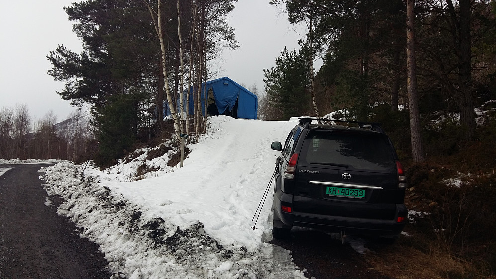 Turmerka mot Gausnesgarden ifrå veikryss ved Lisetvik/Gausnes