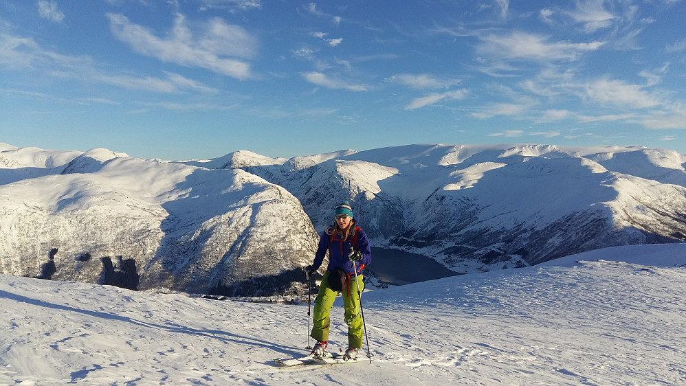 Kjøsnesfjorden og Grovabreen