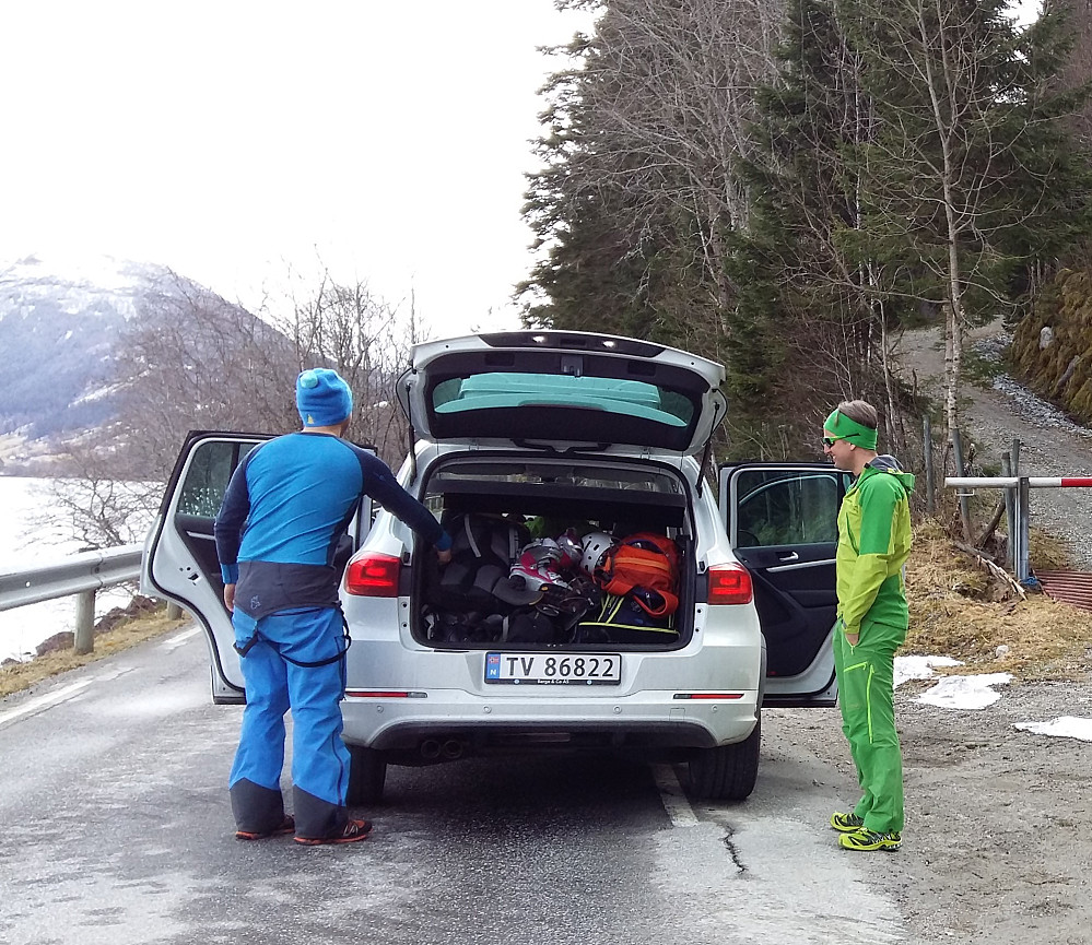 Øyvind og Ole Christian har stålkontroll på dagens skiutstyr....!!