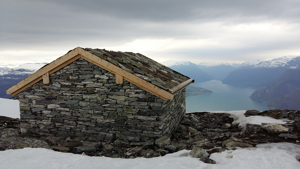 Den flotte steinbua på Molden