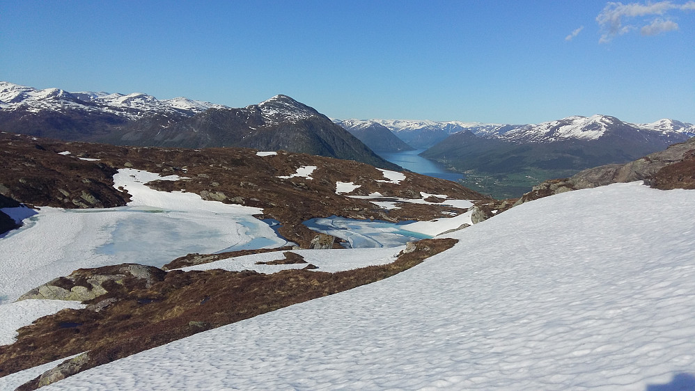 Nokre snøfonner att endå på Eikåsnipa