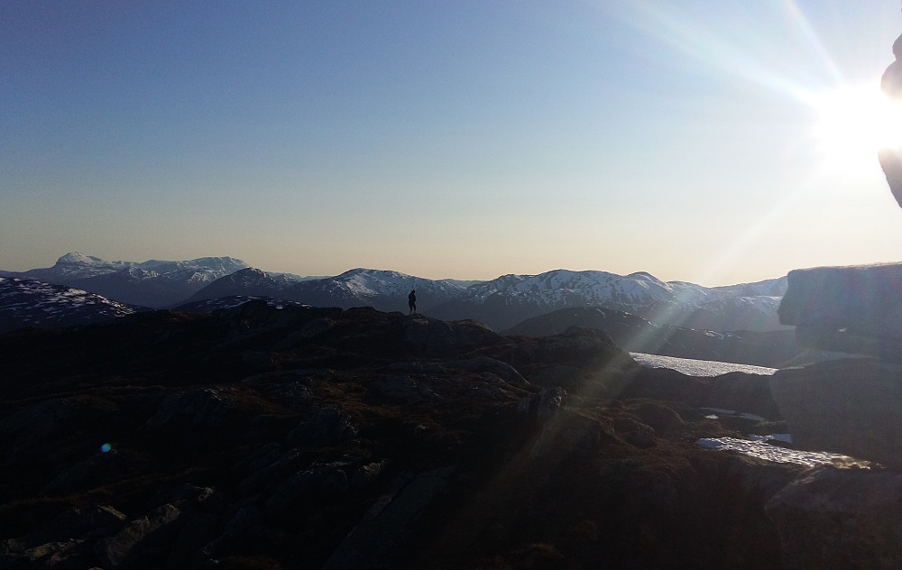 Ifrå Gravsfjellet 851 moh og mot Storehesten 
