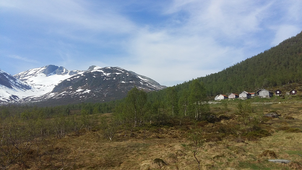 Ved Grøndalsstølen kan du parkere og følge tydelig sti opp til Fantekrålvatnet ifrå støylane.