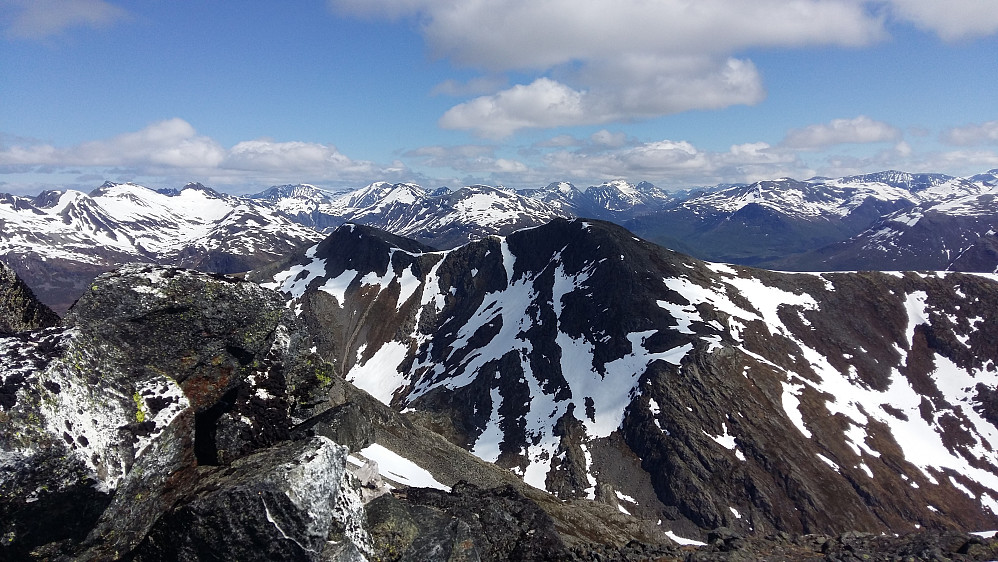 Frå toppen av Jolgrøhornet 1253 moh mot neste mål Mehornet 1205