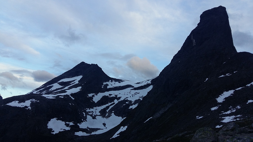 Romsdalshorn og  Olaskarstinden 