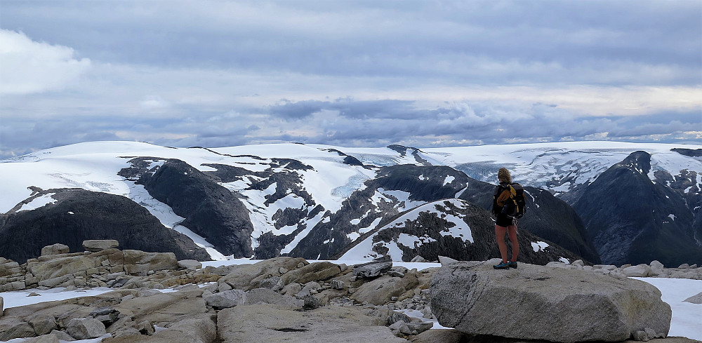 Flott syn mot Jostedalsbreen og Snoavarden