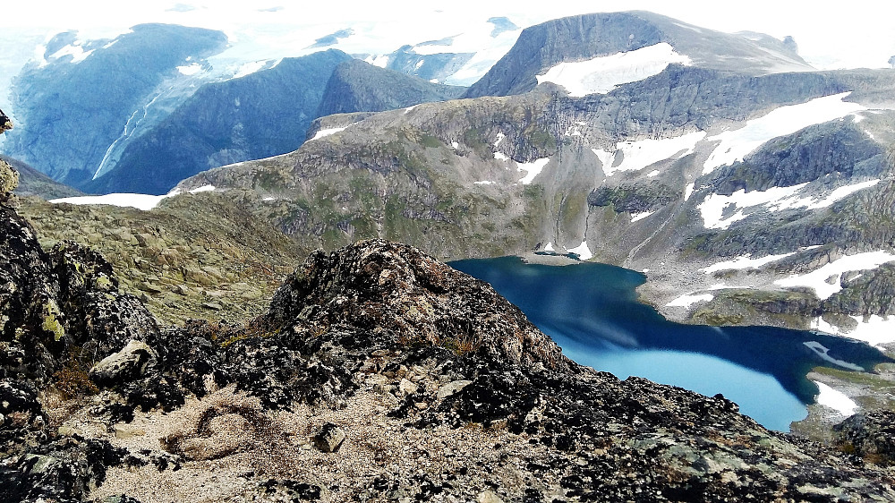 Ifrå Søre Kvannefjellet 1567 med Storevatnet 1051m og Oldeskaret