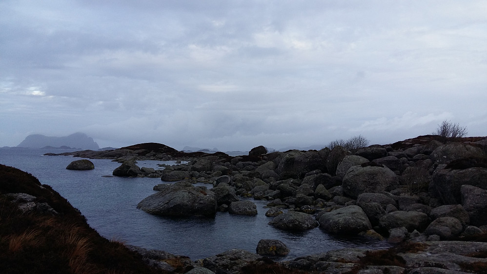Ifrå Selvikane på Færøy, Alden i bakgrunn!