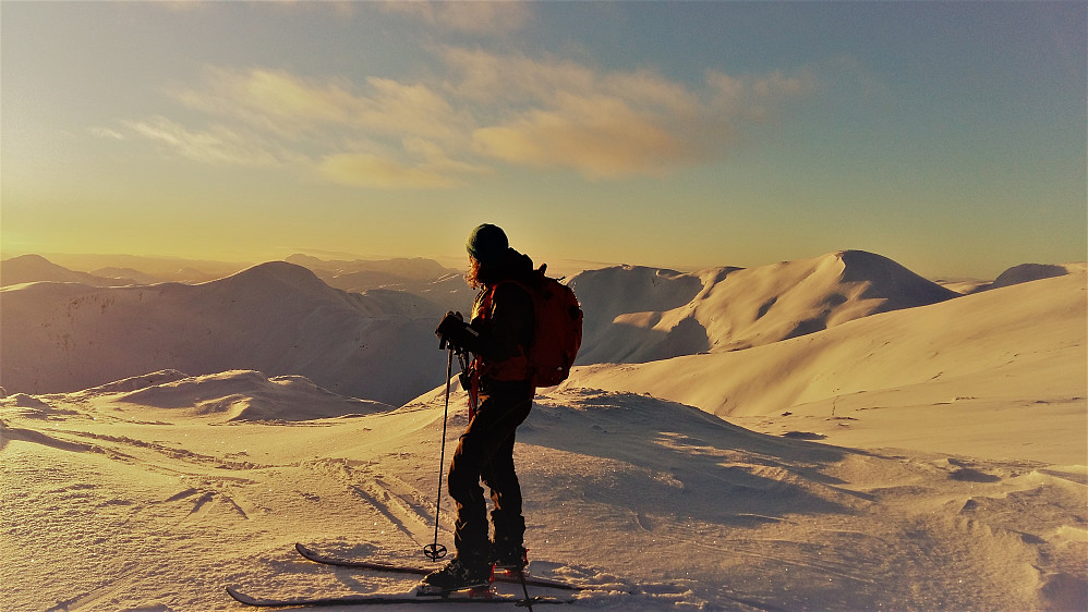 Vindstille og berre eit hærleg skue over fjellheimen 