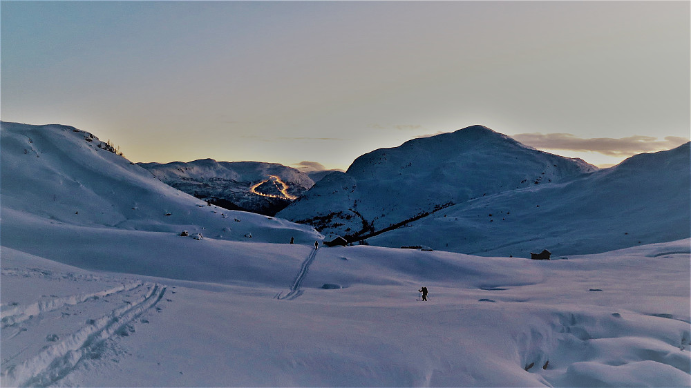 Mot Jølster skisenter og Tindefjellet 1083 moh som også er eit ypperlig skifjell