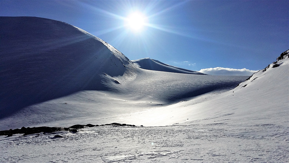 Tilbakeblikk til Mårådalsbreen og Kvitlenova på heimtur ut Mårådalen
