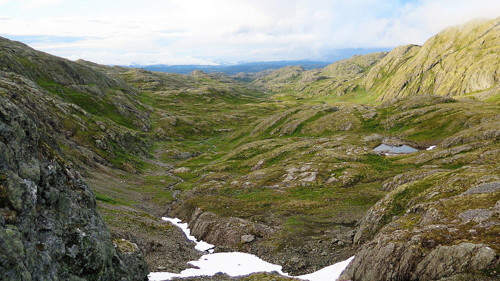 Grøderik dal mellom Ilfjellet 1218 m og Hikefjella 1090 m