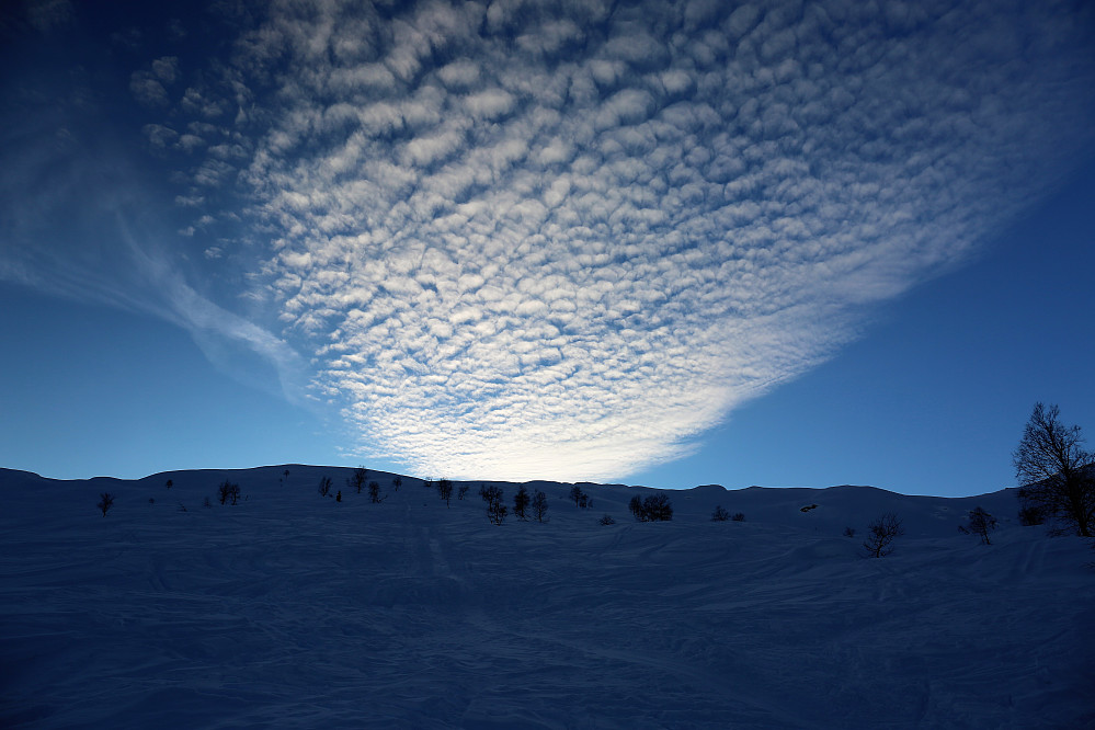 Fantastisk himmel mot Indrebøfjellet