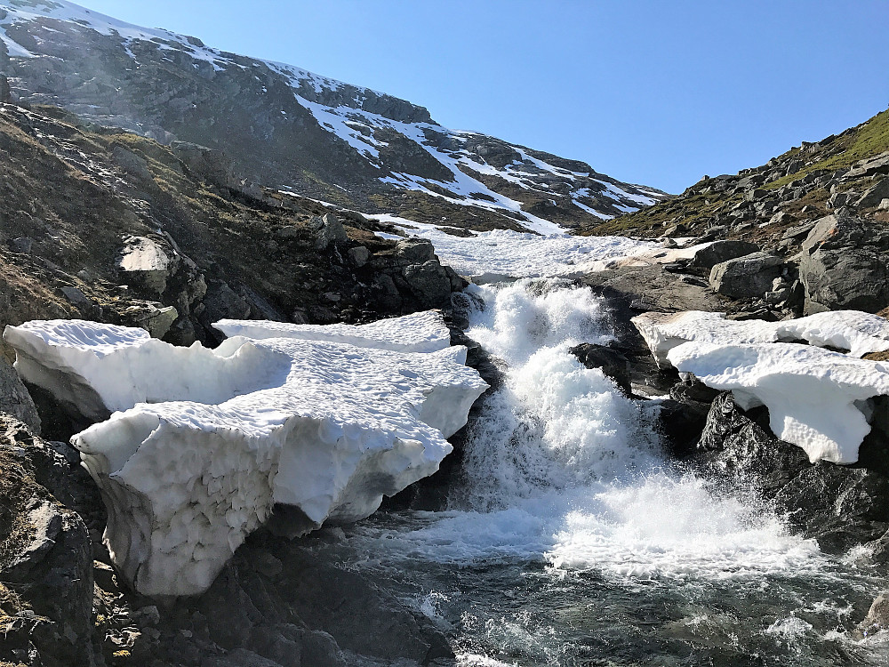 Stor snøsmelting i varmen! 