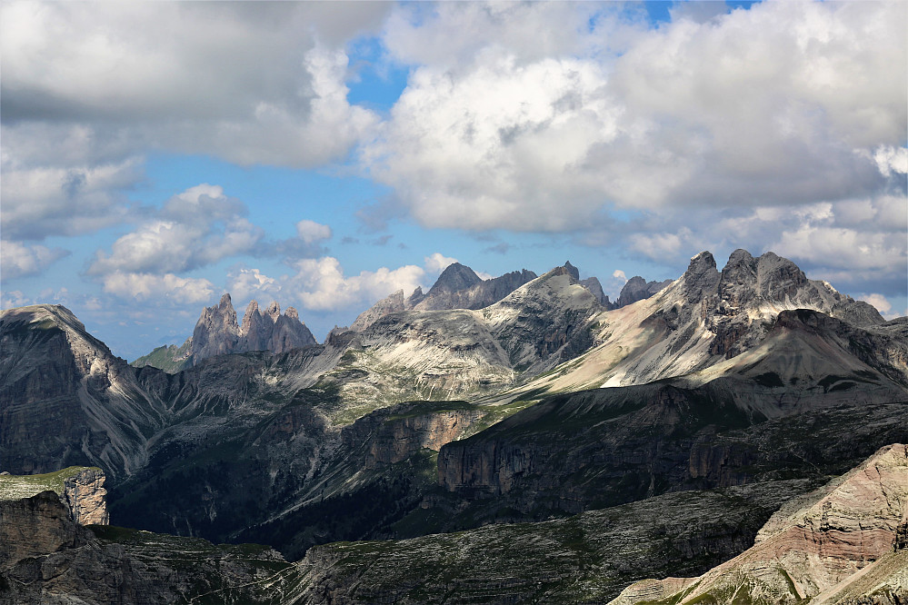 Panorama utsikt ifrå Sassongher 2665 moh.