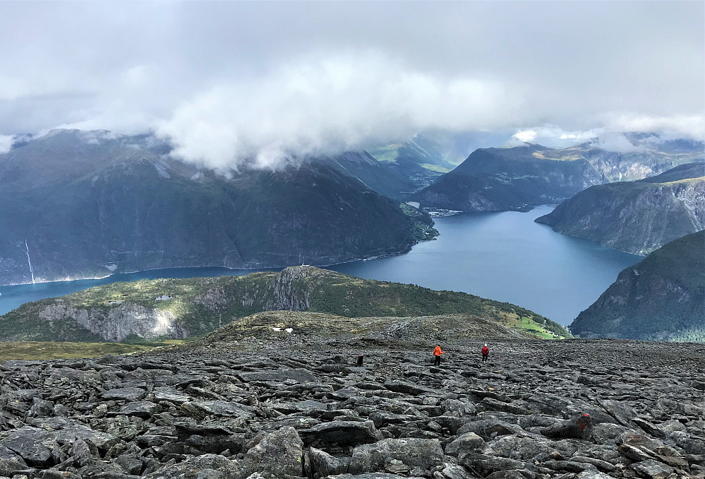 Ifrå Grøtet mot Valldal