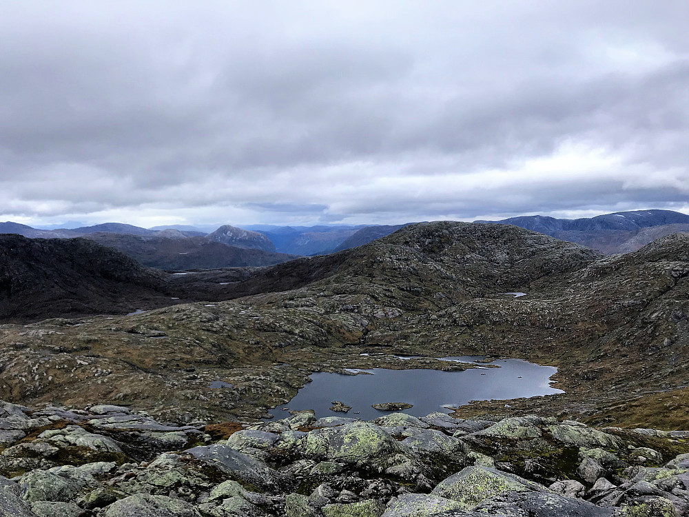 Ifrå Rimmafjellet 1277 mot Rundenova 1258 