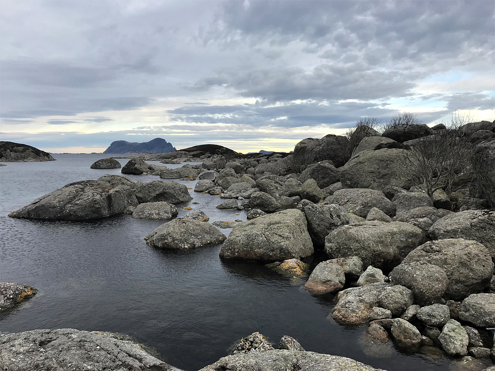 Nydelig løpstur til Selvikane heime på Færøy. Når ein saknar steinura er den like god som gull ytterst der ute i havgapet!