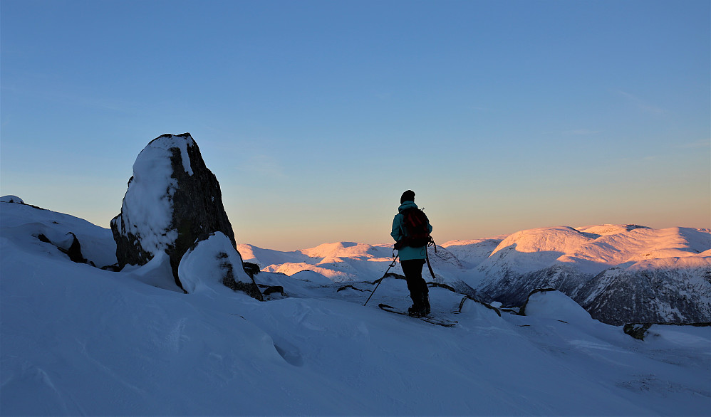 Flott skue over fjell Jølster 