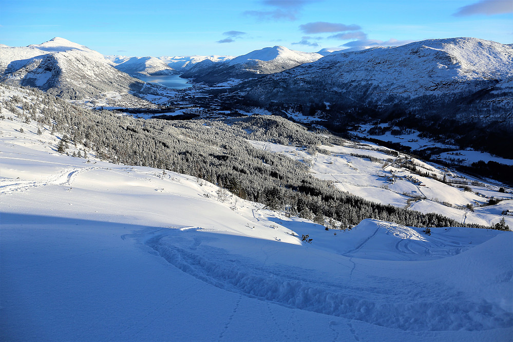 Fantastiske skiforhold <3 Flott skue innover Jølstrafjell...