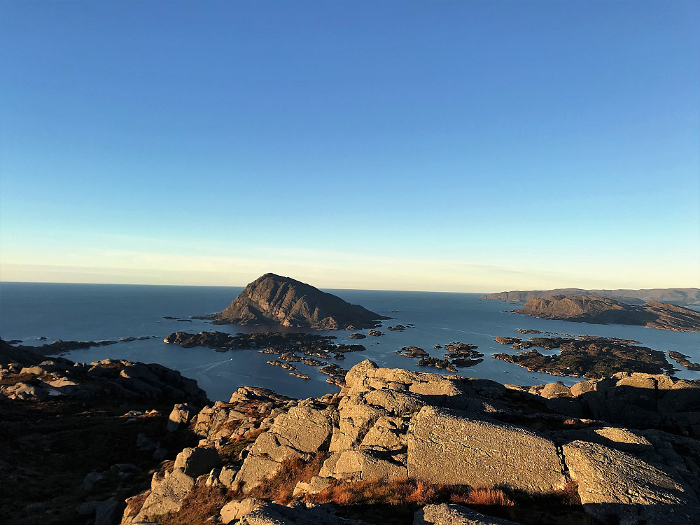 Turen vart avslutta på Blåkollen 393 moh på øya Skorpa