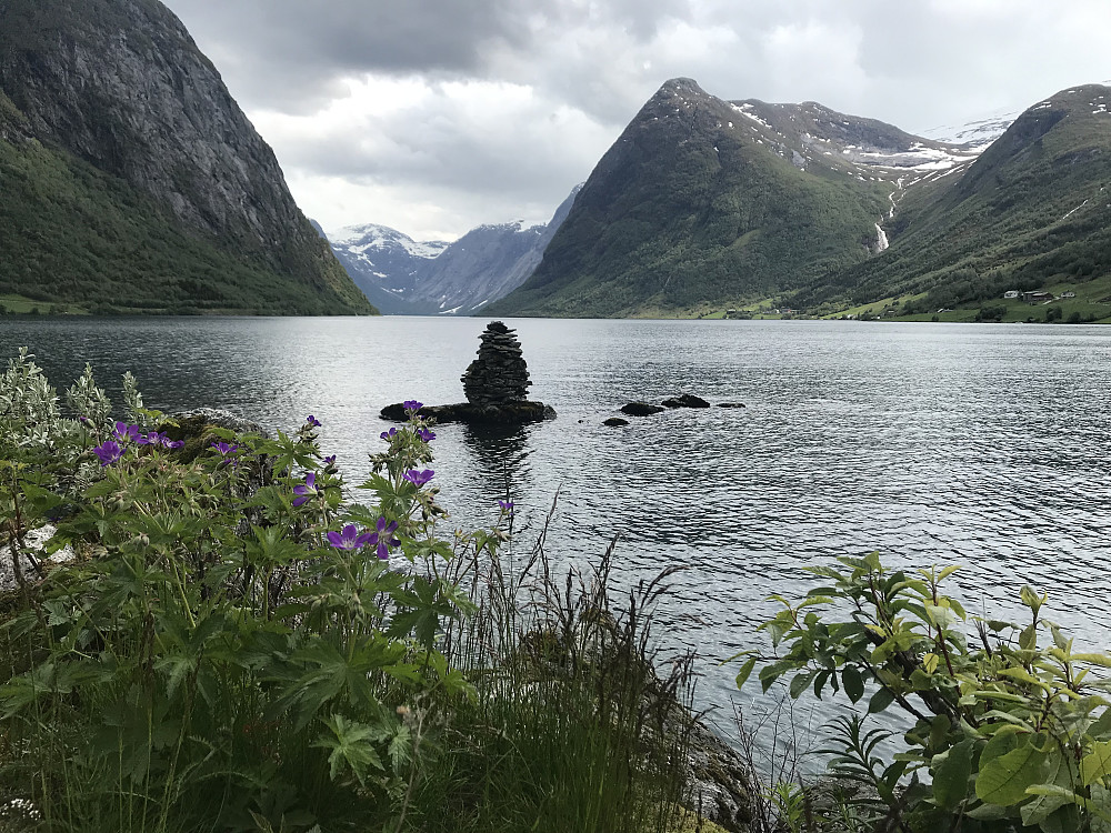 Sommeridyll i Kjøsnesfjorden/Jølster