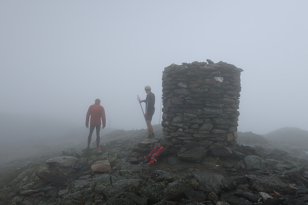 Så var vi plutselig tre som hadde klokketider :) Trivelig å treffast på toppen, det uavhengig alt! Karl og Rune.